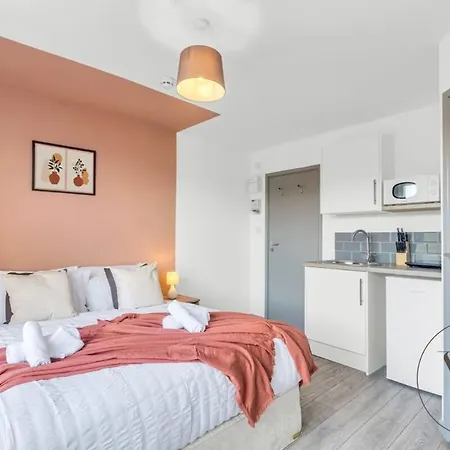 Sienna Longton Studio 2C - Wi-Fi, Alton Towers, Netflix Stoke-on-Trent Esterno foto