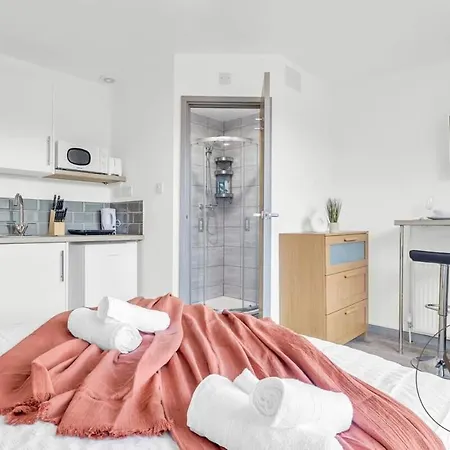 Sienna Longton Studio 2C - Wi-Fi, Alton Towers, Netflix Stoke-on-Trent Esterno foto