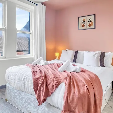 Sienna Longton Studio 2C - Wi-Fi, Alton Towers, Netflix Stoke-on-Trent Esterno foto