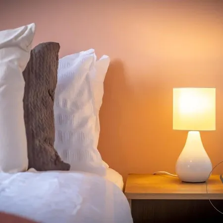 Sienna Longton Studio 2C - Wi-Fi, Alton Towers, Netflix Stoke-on-Trent Esterno foto