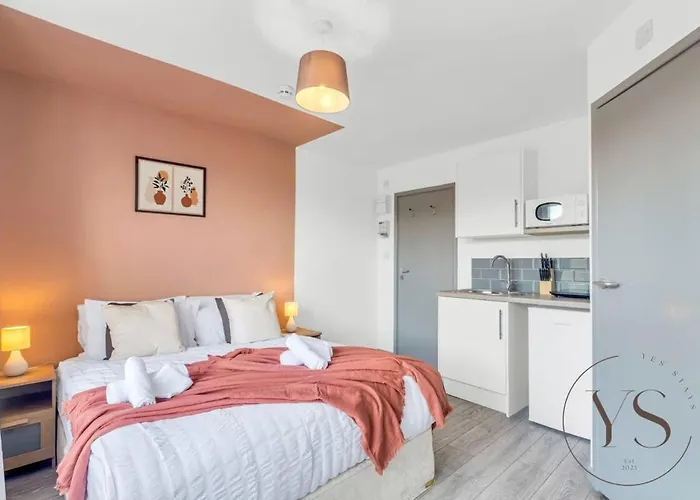 Sienna Longton Studio 2C - Wi-Fi, Alton Towers, Netflix