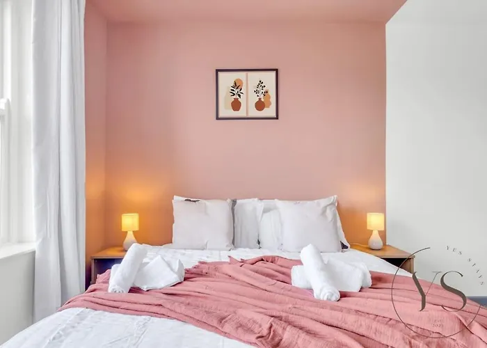 Sienna Longton Studio 2C - Wi-Fi, Alton Towers, Netflix
