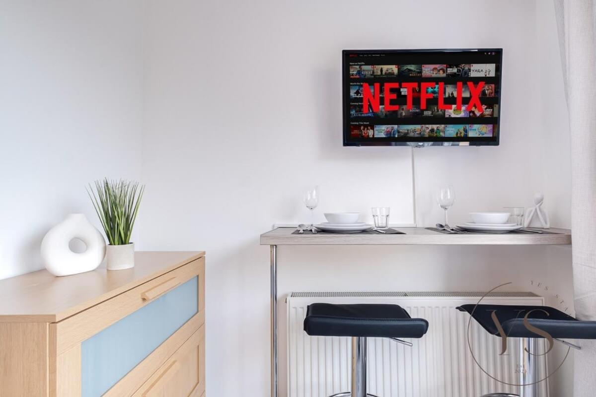 Sienna Longton 2c - Wi-fi, Alton Towers, Netflix * Stoke-on-Trent