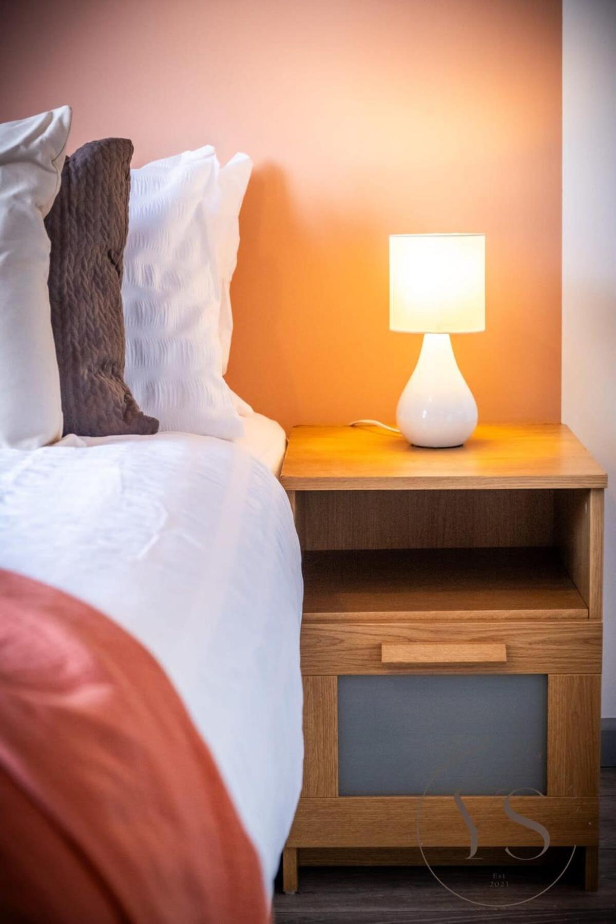 Sienna Longton 2c - Wi-fi, Alton Towers, Netflix * Stoke-on-Trent